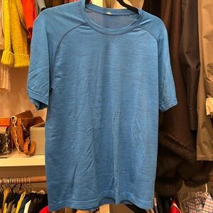 Lululemon men’s short sleeve shirt- medium